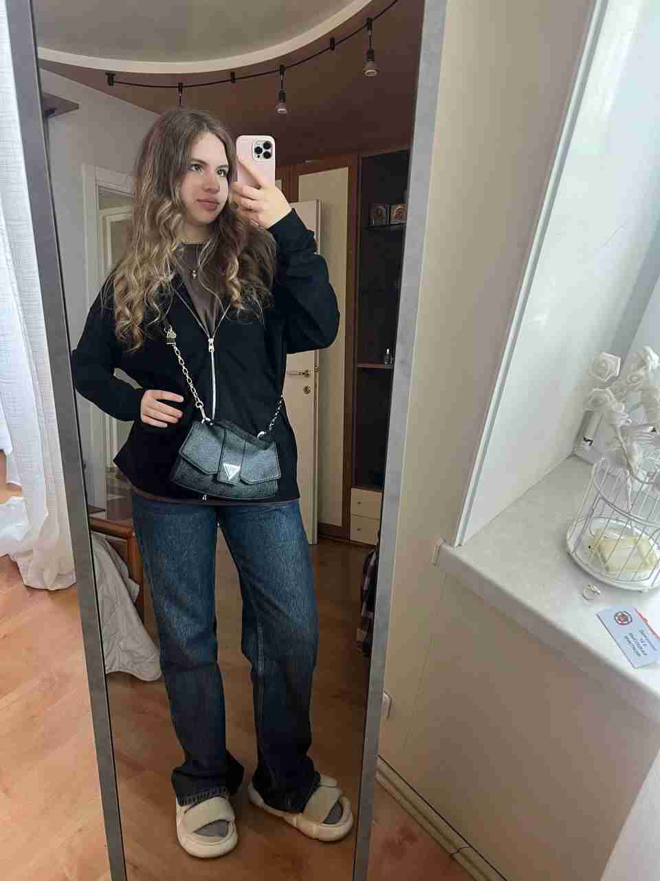 Molly sander Profile Picture